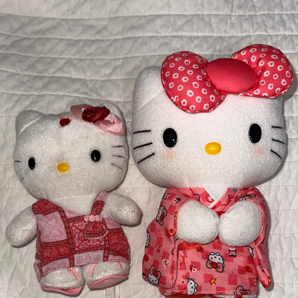 Sanrio Hello Kitty Plush Duo in White and Pink Geisha